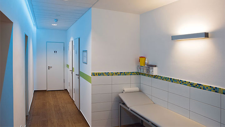A hallway at Greifswald Radiology lit with Philips energy-efficient lighting 