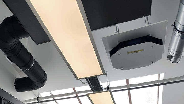 Philips UV-C disinfection upper air ceiling mounted in t' Klaslokaal