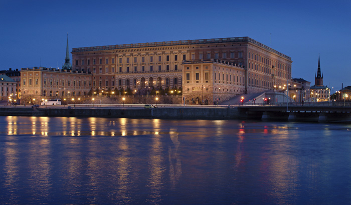 Philips white light flooding system gives a lift to the decorative details of Royal Palace at Stockholm, Sweden