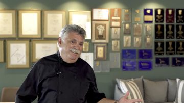 Varoulko restaurant introduction